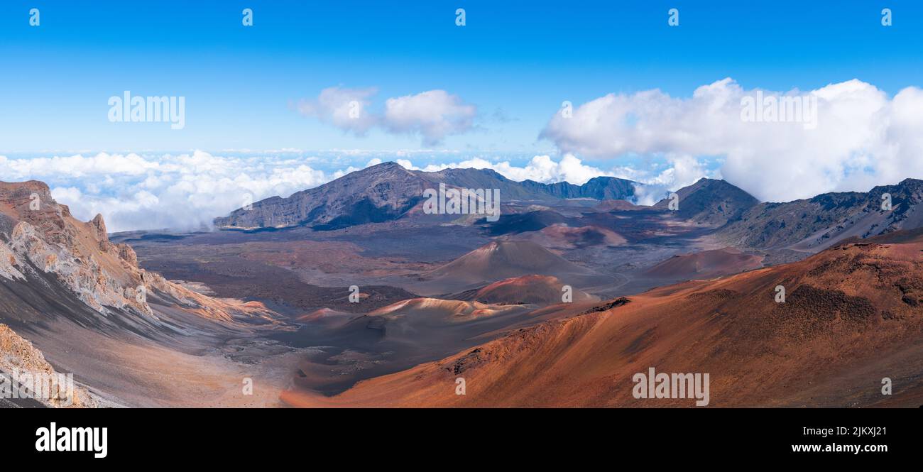 Eine Panoramaaufnahme des Vulkankrrater im Haleakala National Park in Hawaii, Maui Stockfoto