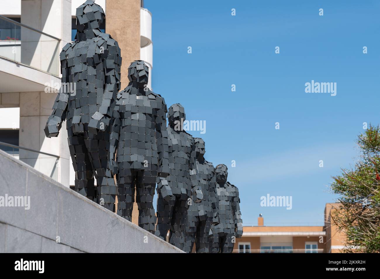 Die portugiesischen 5 anthropomorphen Skulpturen orientieren sich in verschiedenen Richtungen im Parque das Nacoes Stockfoto