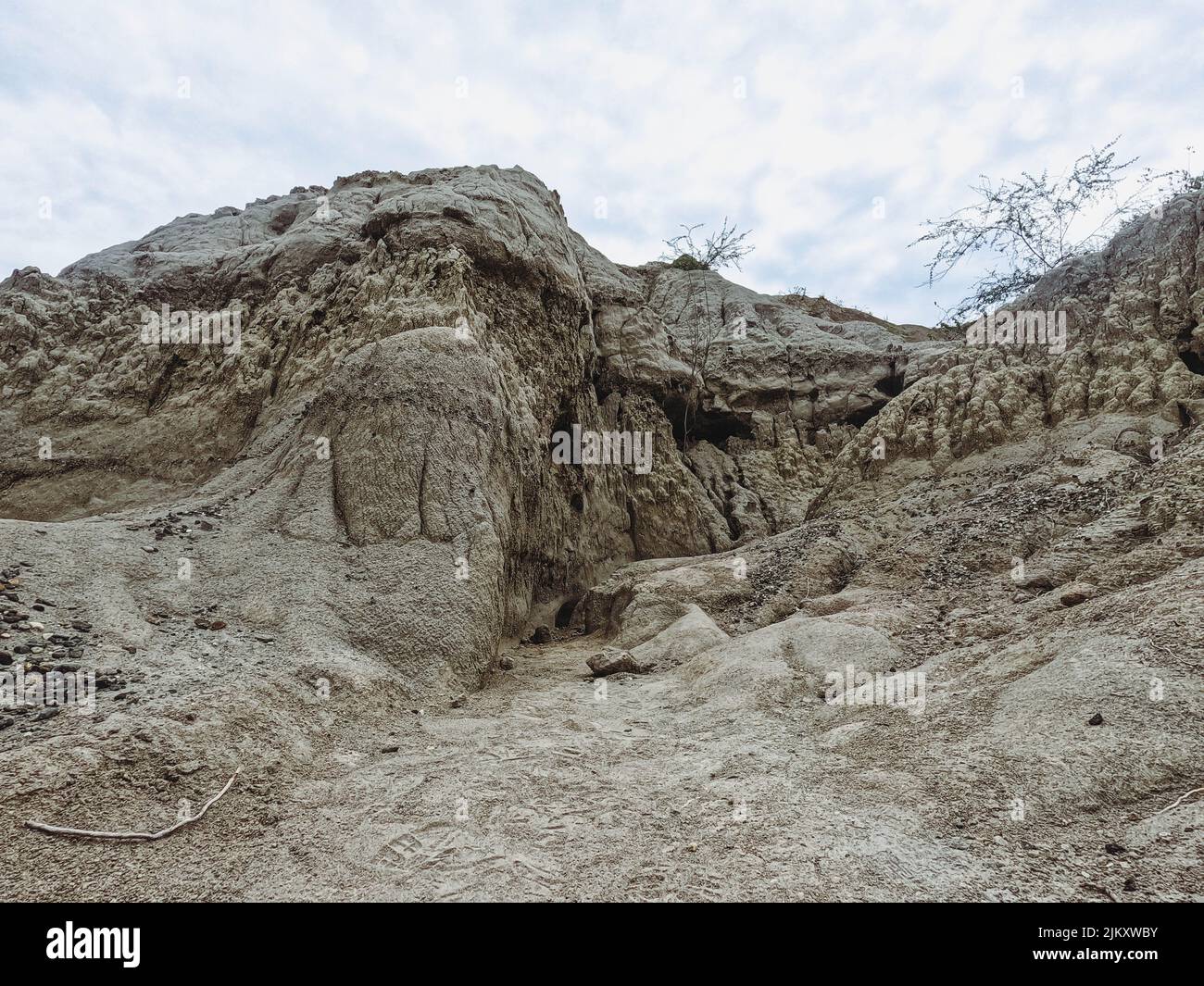 Eine wunderschöne Aufnahme des Dinosaur Provincial Parks unter dem wolkenlosen Himmel in Kanada Stockfoto
