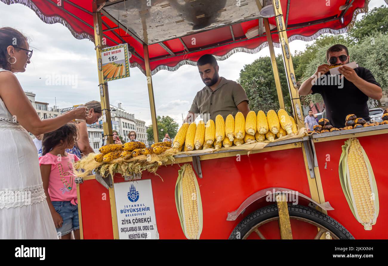 Kiosk für gekochten Mais, Istanbul, Türkei Stockfoto