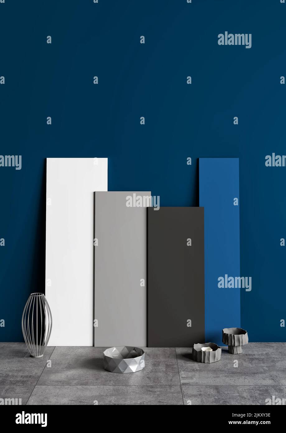 Eine vertikale Aufnahme von Board-Mockups auf dem Hintergrund einer blauen Wand Stockfoto