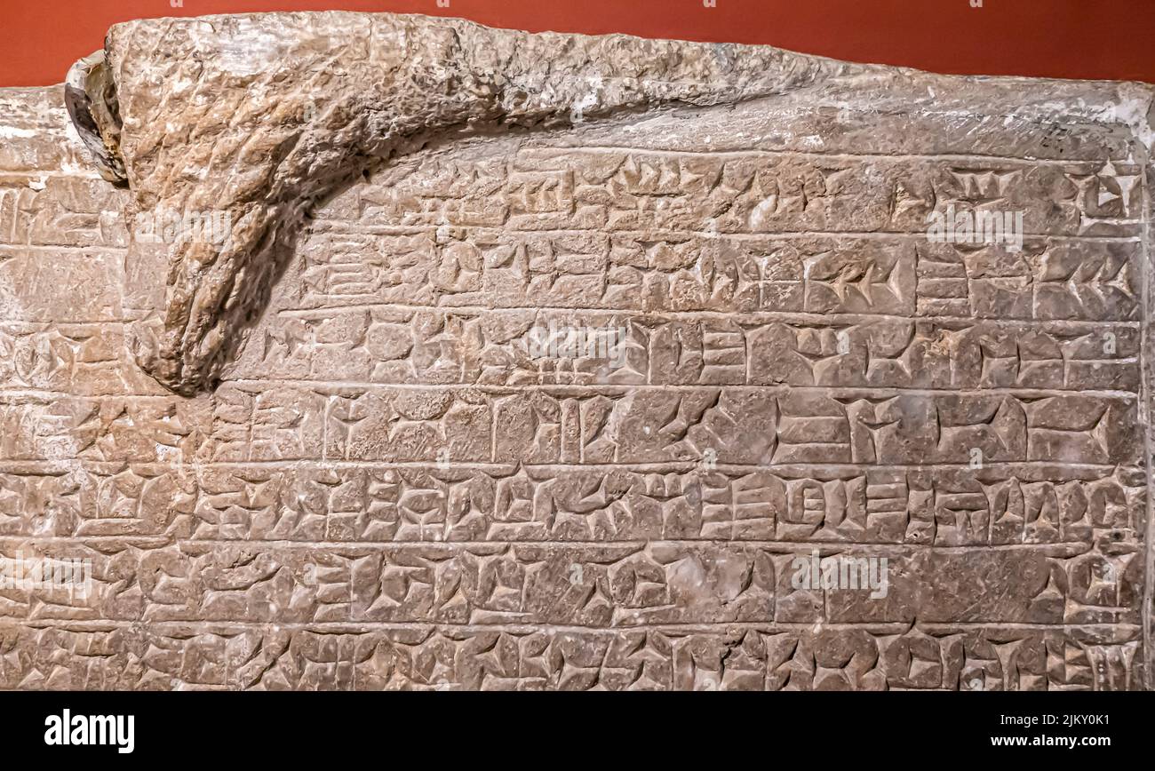 Eingeschriebene Platten aus dem Palast von Sargon II in Dur-Sharrukin ( Khorsabad ) - Detail - Alabaster - 8. Jahrhundert v. Chr. Stockfoto