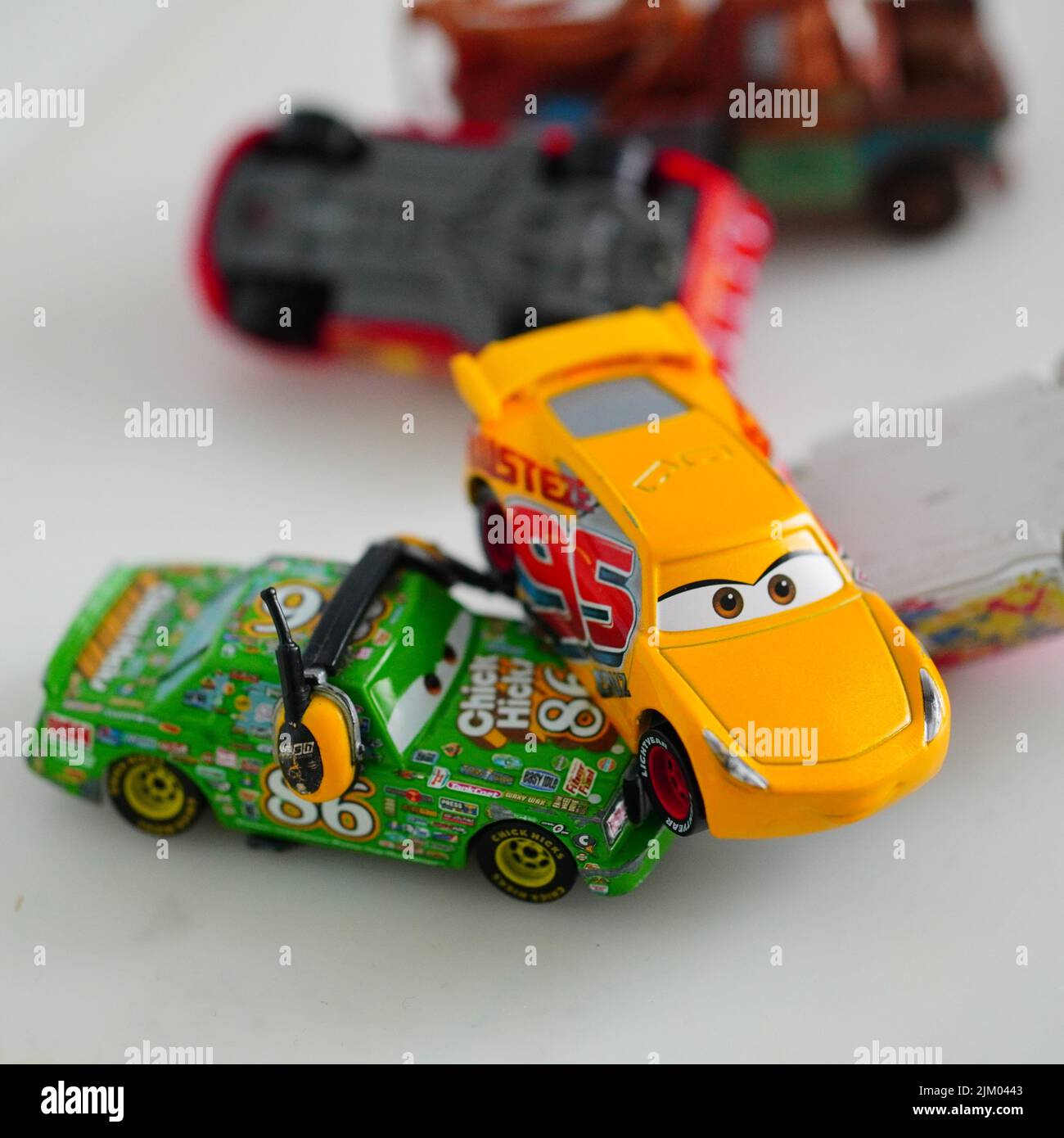 Mattel Cruz Ramirez Spielzeug-Modell Rennwagen aus dem Disney Pixar Cars Film. Stockfoto