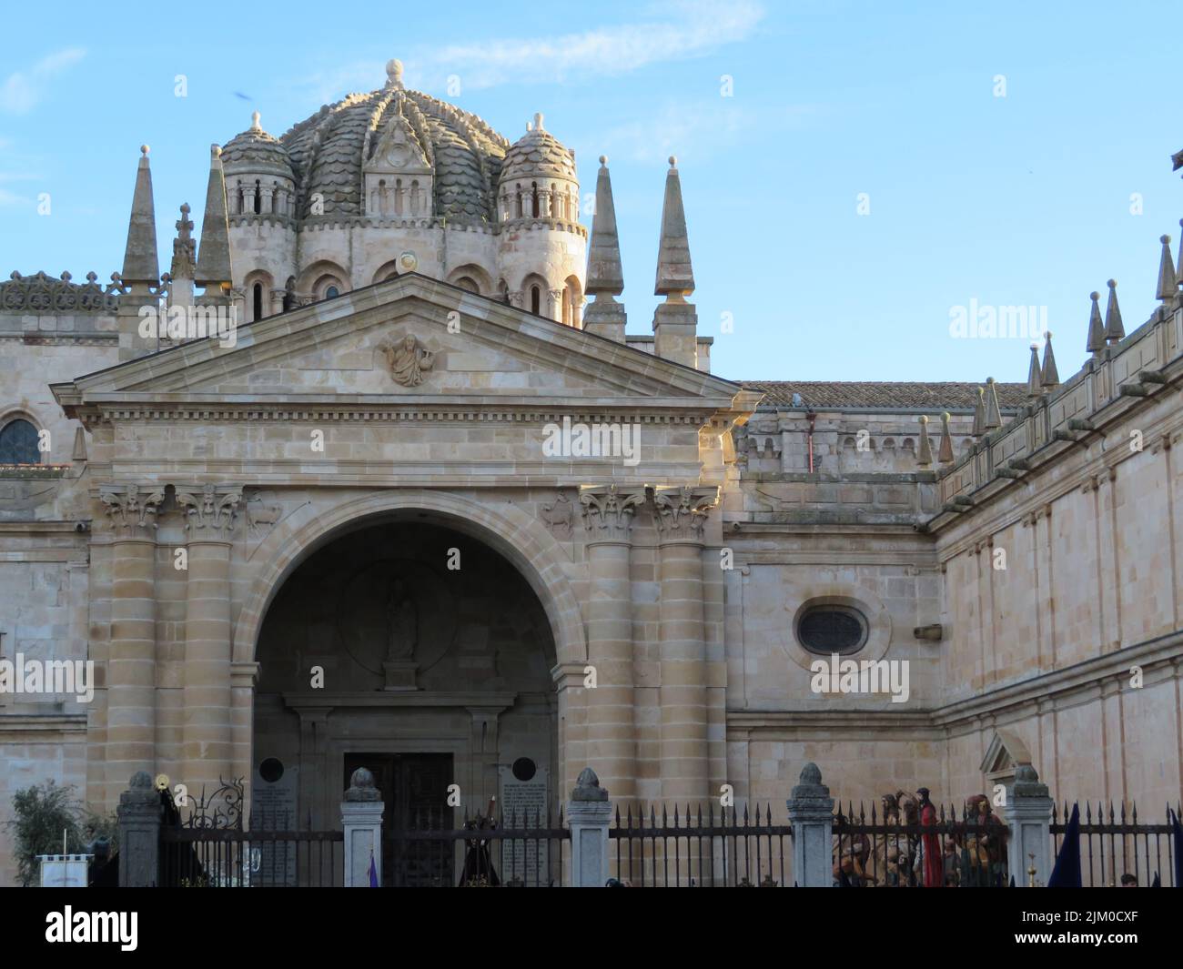 Eine Außenansicht der Kathedrale von Zamora, Spanien Stockfoto