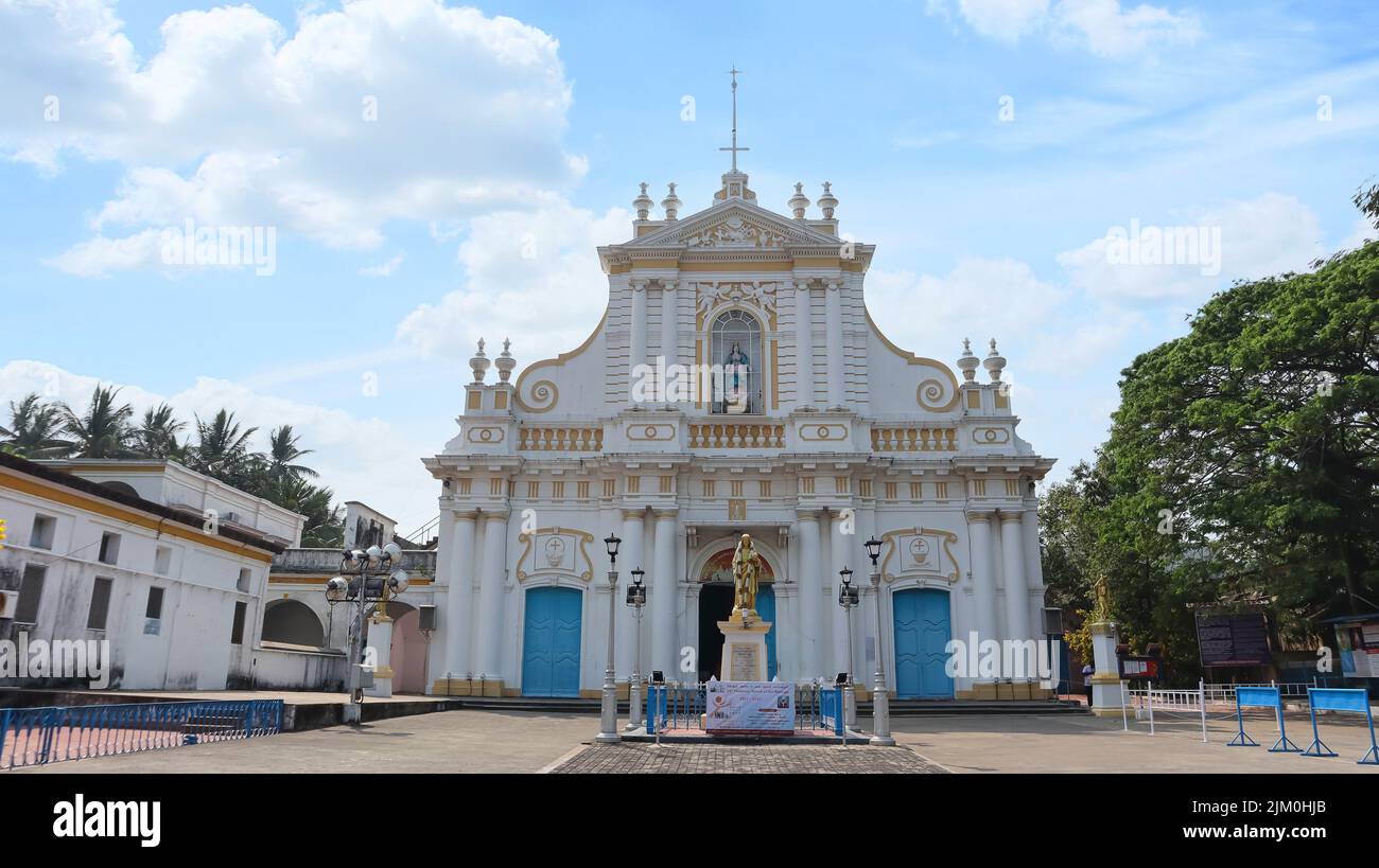 Blick auf die Unbefleckte Empfängnis-Kathedrale, erbaut im 17.. Jahrhundert, Pondicherry, jetzt bekannt als Puducherry, Indien. Stockfoto
