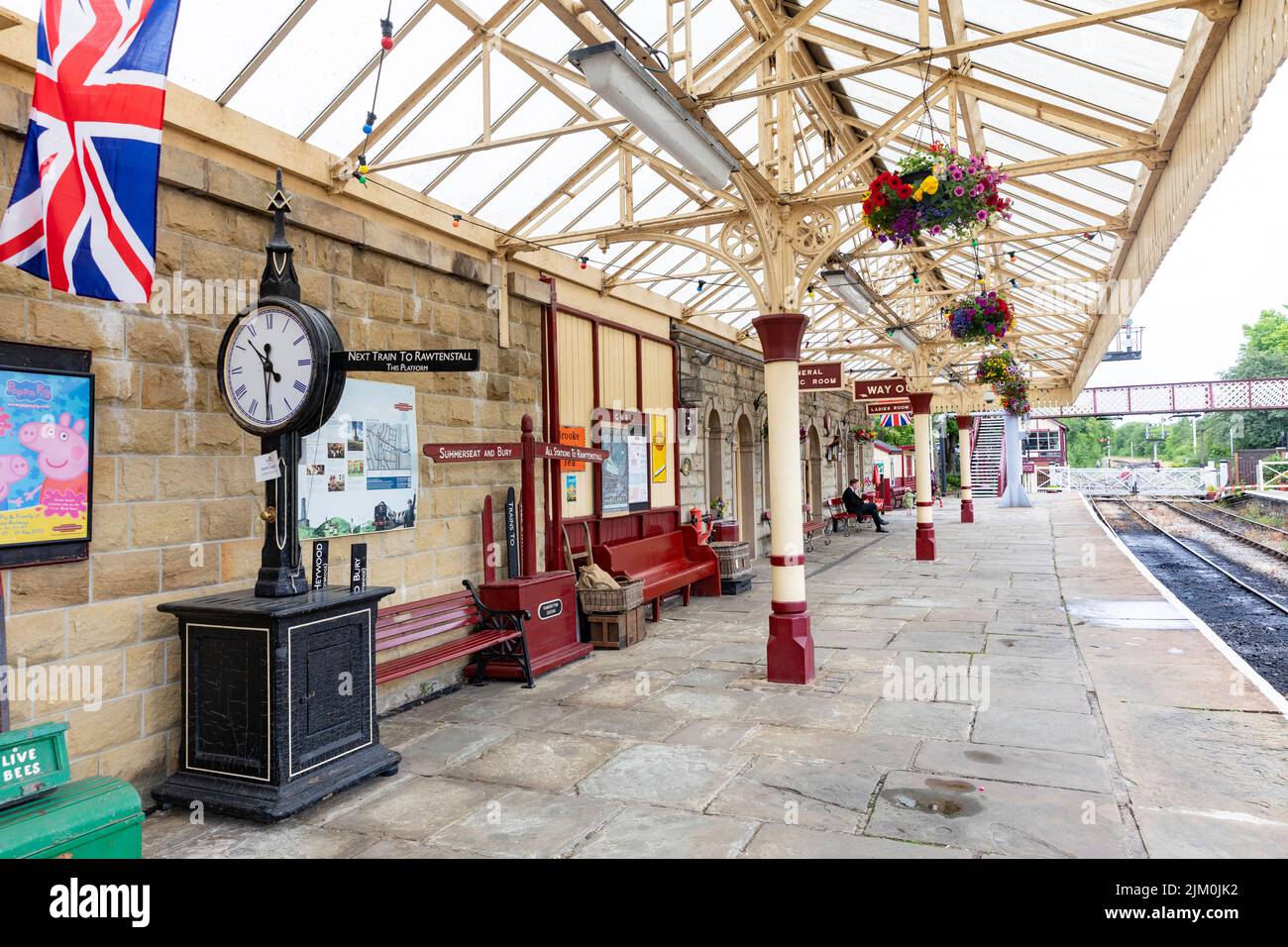 Ramsbottom Bahnhof in Lancashire, traditioneller und Vintage Bahnhof, der unter Denkmalschutz steht, Lancashire, England, UK Sommer 2022 Stockfoto