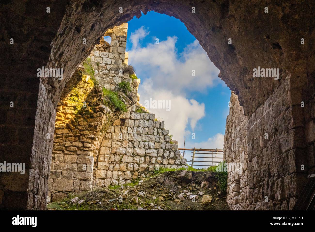 Eine schöne Aufnahme der Ruinen von Forte Campomolon an einem sonnigen Tag in der Provinz Vicenza, Italien Stockfoto