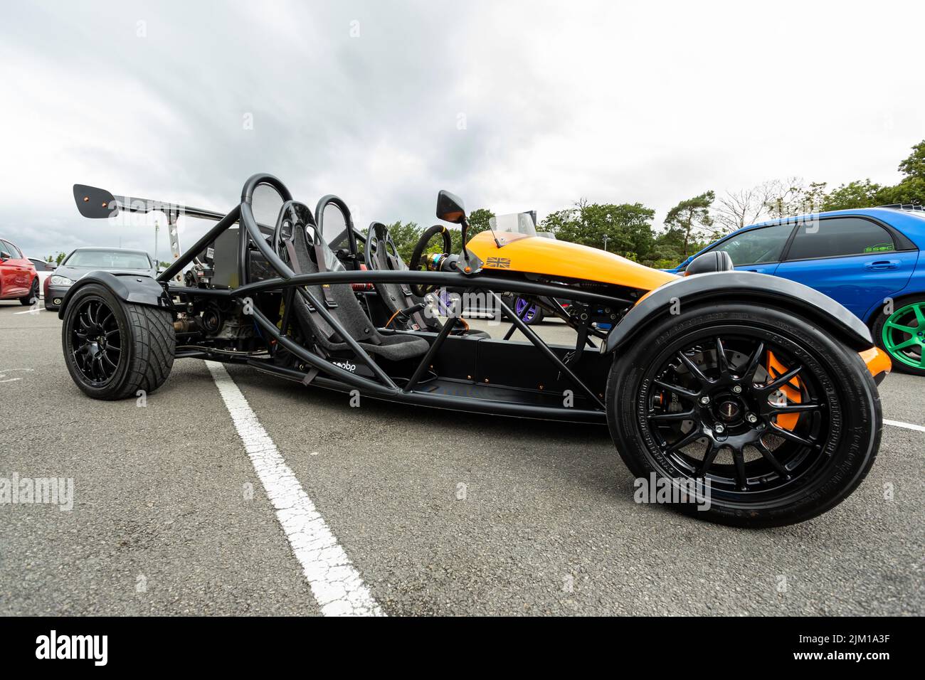 Darlington UK; 23.. August 2020: Eine orangefarbene Ariel Atom Sportwagen Auto Show (Autoshow) Stockfoto