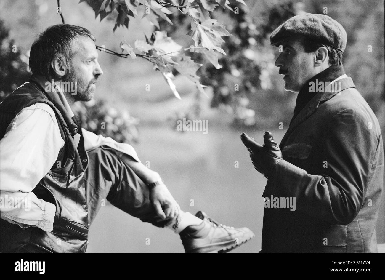 Brüssel, Belgien - 12. August 1992: David Suchet Schauspieler und Ken trauern Regisseur am Set von - The Chocolate Box - Hercule Poirot im Cinquantenaire in Brüssel Stockfoto