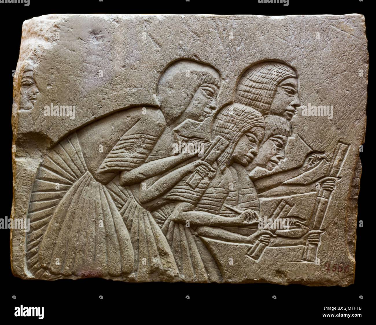 Relief von vier Schriftgelehrten, aus dem Grab von Horemheb, Saqqara. Museum: Museo Archaeologico Nazionale, Florenz. Autor: ALTES ÄGYPTEN. Stockfoto