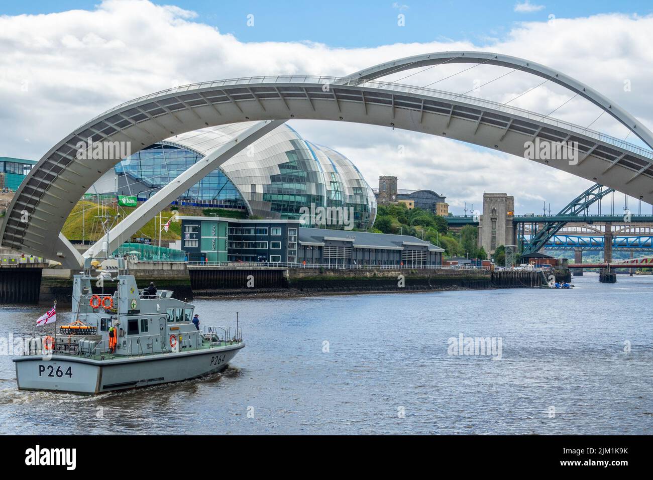 HMS Archer P264 Patrouillenboot, das von der Royal Navy als University Royal Naval Unity URNU Trainingsschiff eingesetzt wird. Gesehen auf dem Fluss Tyne, Newcastle, Großbritannien. Stockfoto