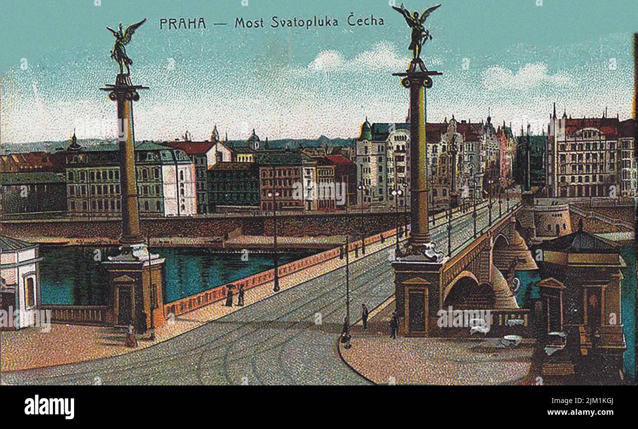 Blick über die Moldau mit Blick auf die Cech-Brücke und die Altstadt. Kafkas Haus in der Niklas Straße, in der Mitte. Museum: PRIVATE SAMMLUNG. Autor: ANONYM. Stockfoto