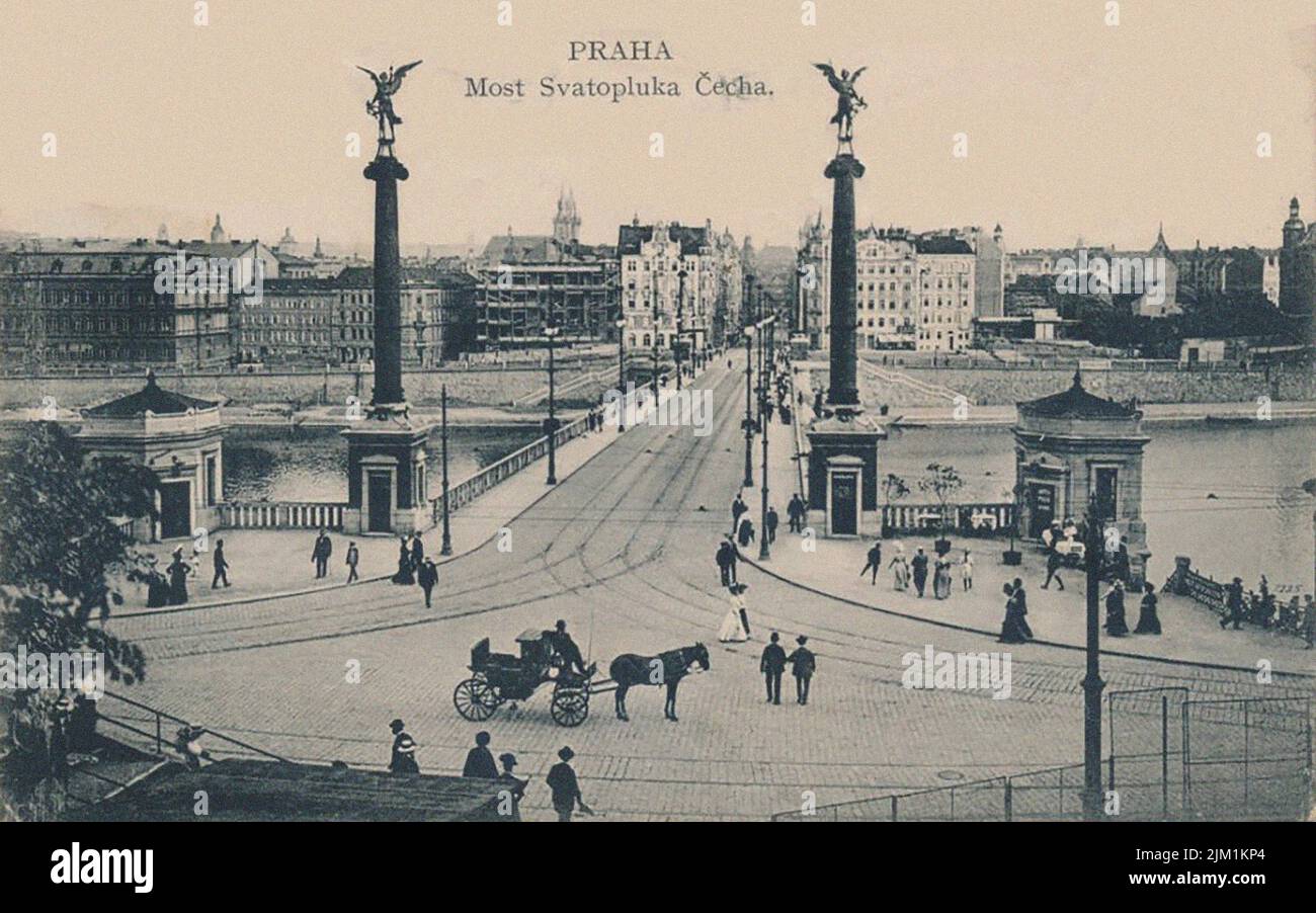 Blick über die Moldau mit Blick auf die Cech-Brücke und die Altstadt. Kafkas Haus in der Niklas Straße, in der Mitte. Museum: PRIVATE SAMMLUNG. Autor: ANONYM. Stockfoto