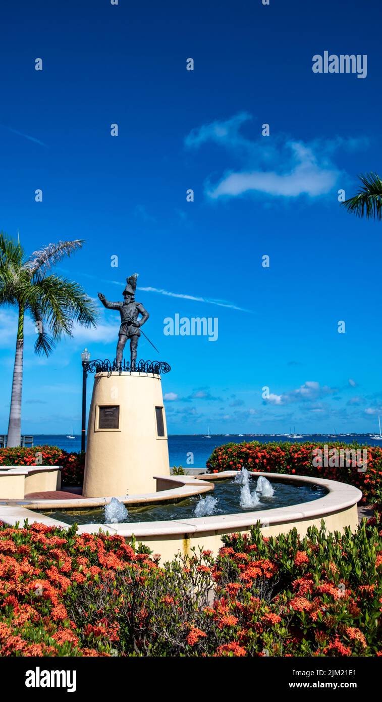 Punta Gorda, Florida, Ponce de Leon Statue Fountain mit Blick auf den Peace River im Hafen von Charlotte County Stockfoto