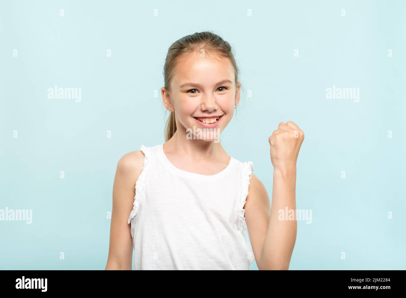 ja Erfolg Leistung Freude lächelnd aufgeregt Mädchen Stockfoto