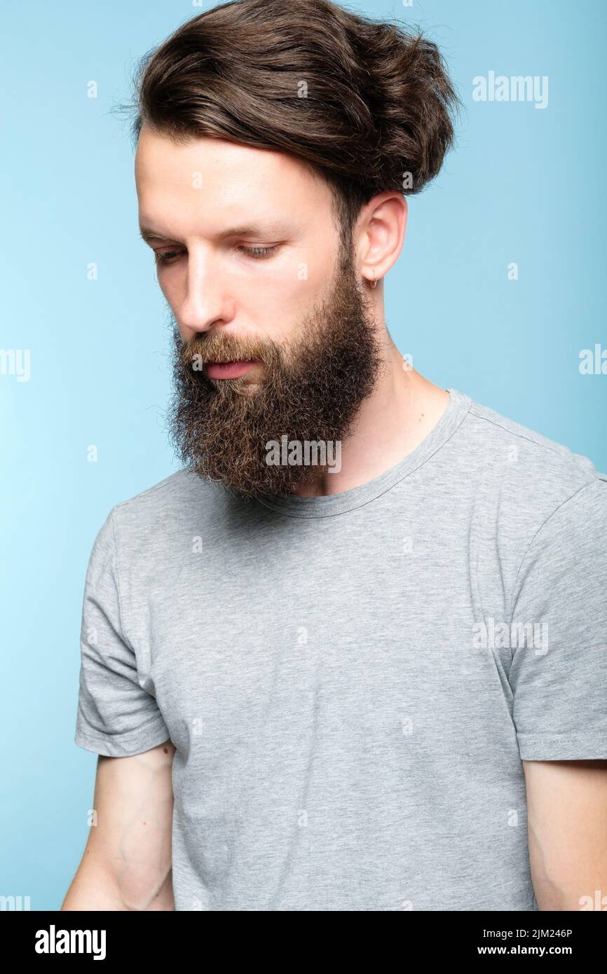 Traurig depressiv frustriert mürrisch dumpfer Hipster Mann Stockfoto
