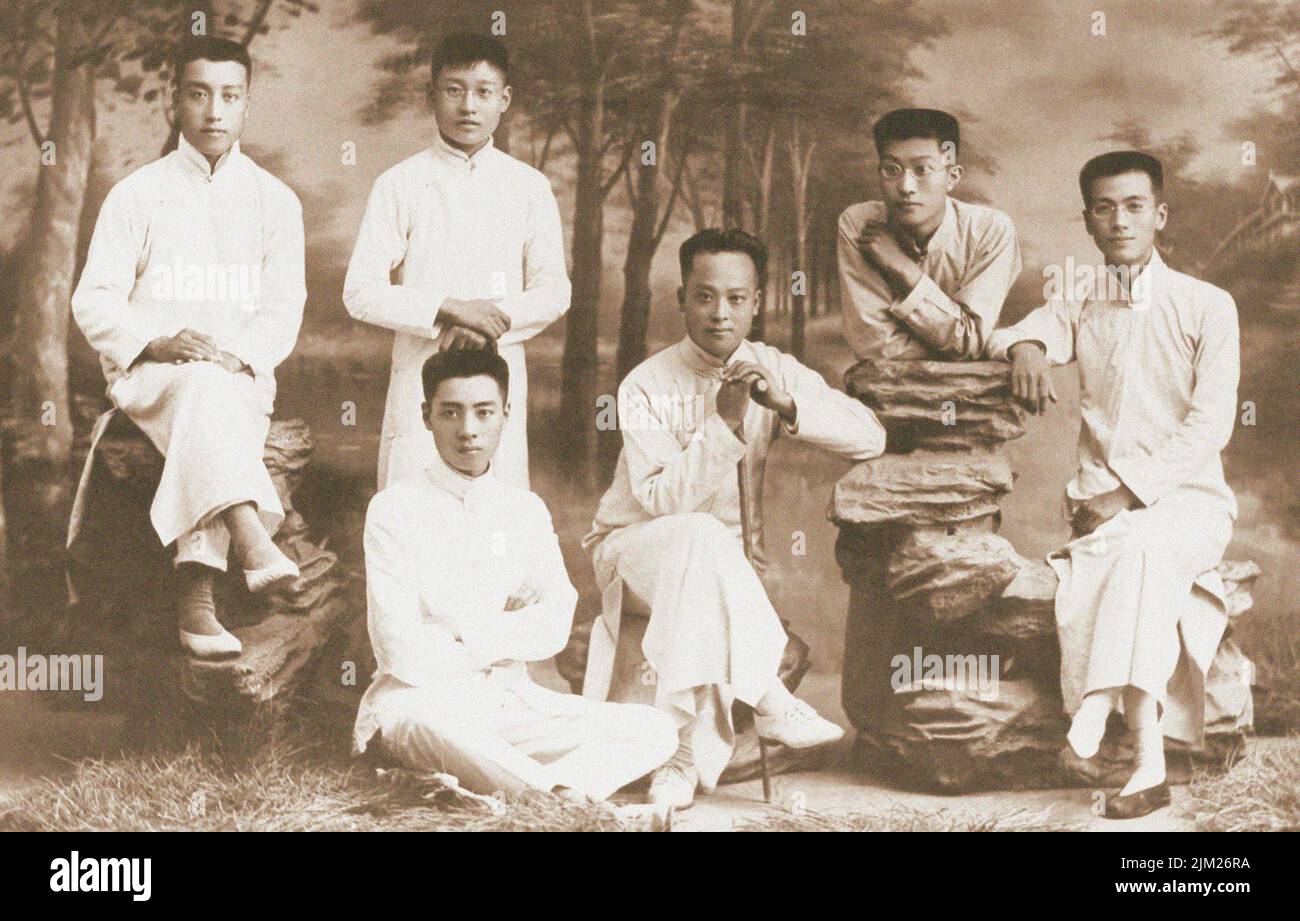Zhou Enlai als Schüler der Nankai Schule, mit seinen Lehrern und Freunden. Museum: PRIVATE SAMMLUNG. Autor: ANONYM. Stockfoto