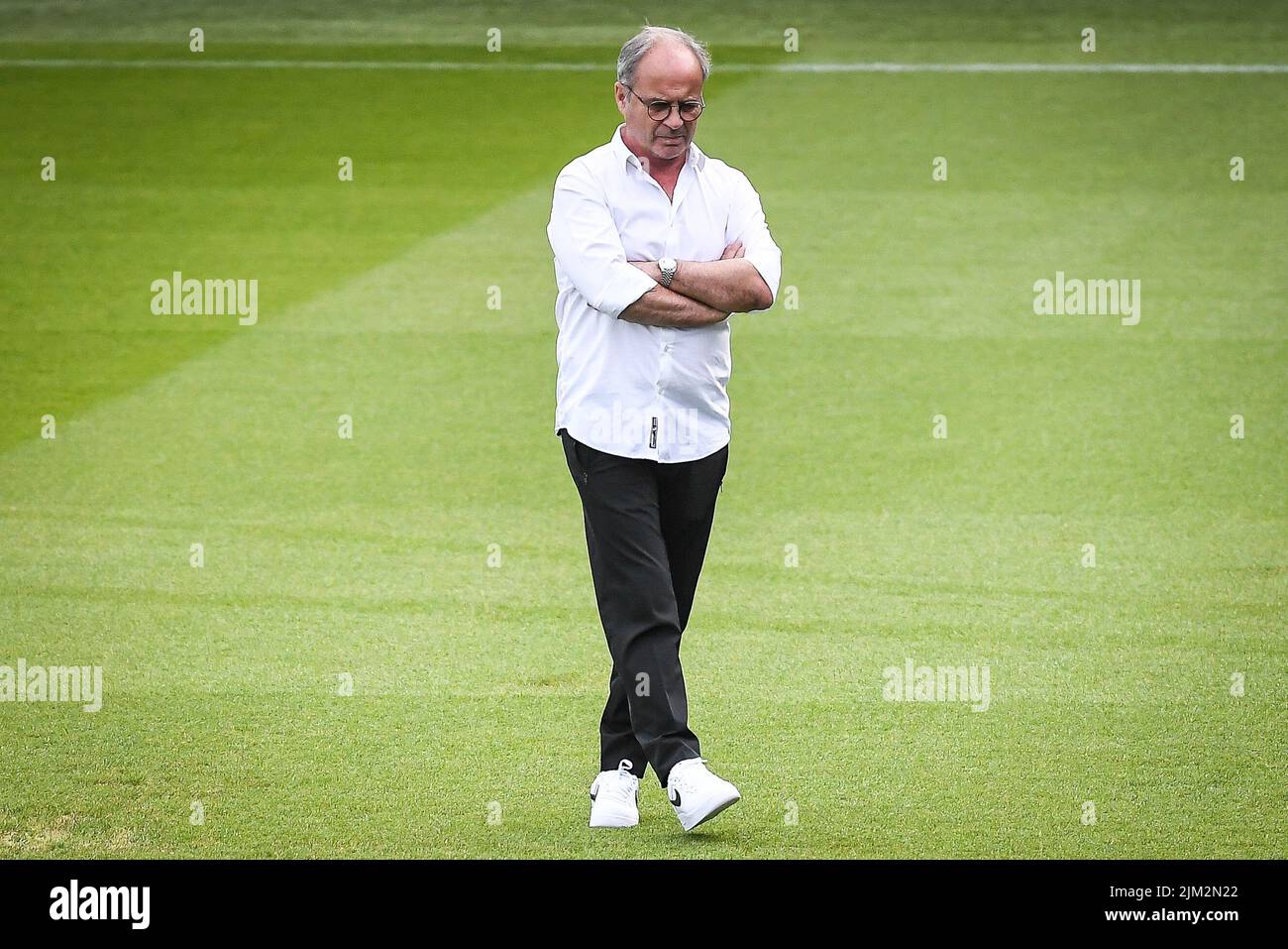 Saint-Germain-en-Laye, Frankreich, Frankreich. 4. August 2022. Luis CAMPOS von PSG während eines Paris Saint-Germain Trainings im Ooredoo Center am 04. August 2022 in Saint-Germain-en-Laye in der Nähe von Paris, Frankreich. (Bild: © Matthieu Mirville/ZUMA Press Wire) Stockfoto