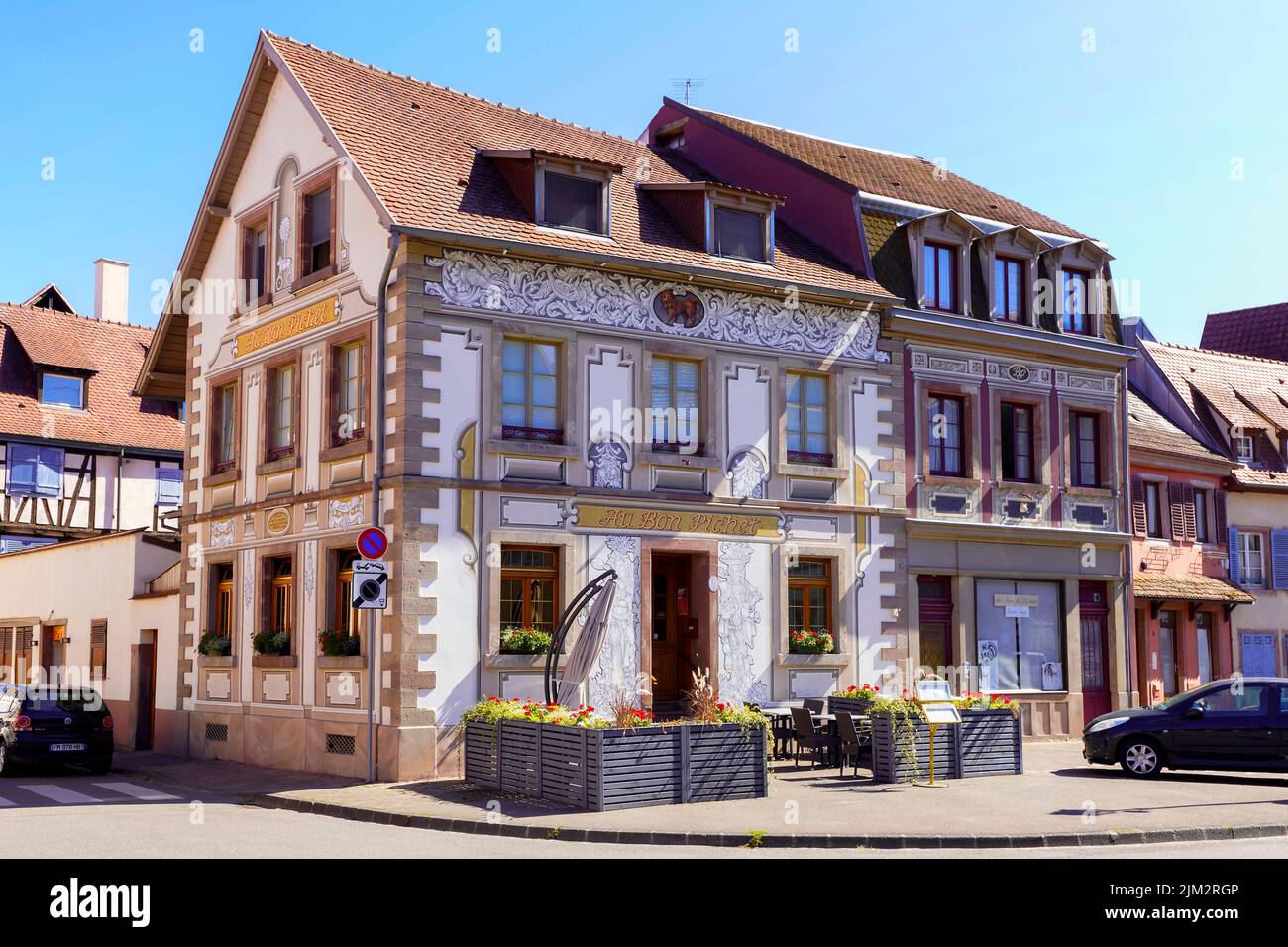 Restaurant Au Bon Pichet Gebäude im elsässischen Dorf Sélestat. Bas-Rhin, Frankreich. Stockfoto