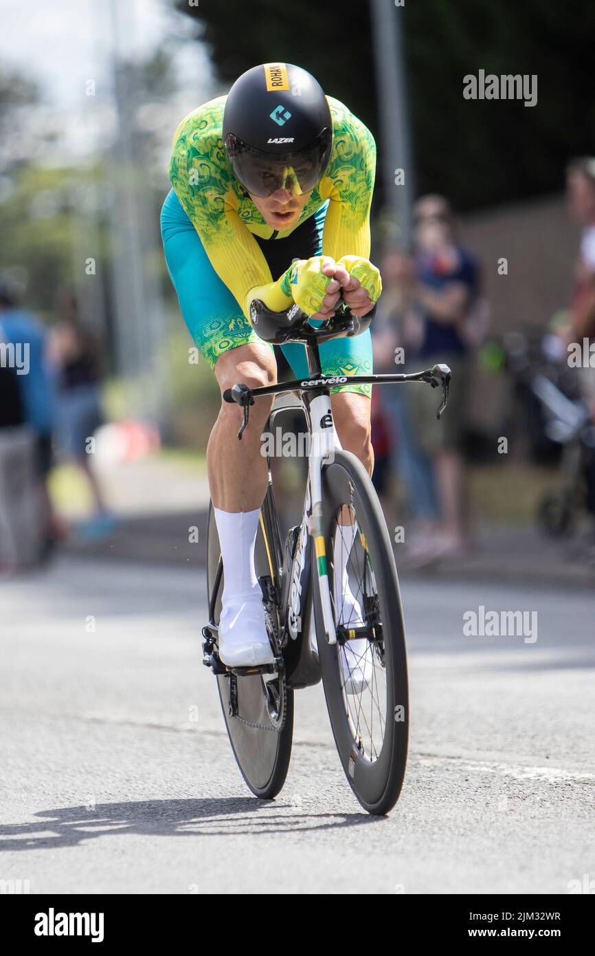 Birmingham Großbritannien. 04/08/2022, Commonwealth Games 2022, Birmingham, Großbritannien. 4. August 2022. Rohan Dennis (Australien) gewinnt Gold im Männer-Radfahrzeitfahren. Kredit: Anthony Wallbank/Alamy Live Nachrichten Stockfoto