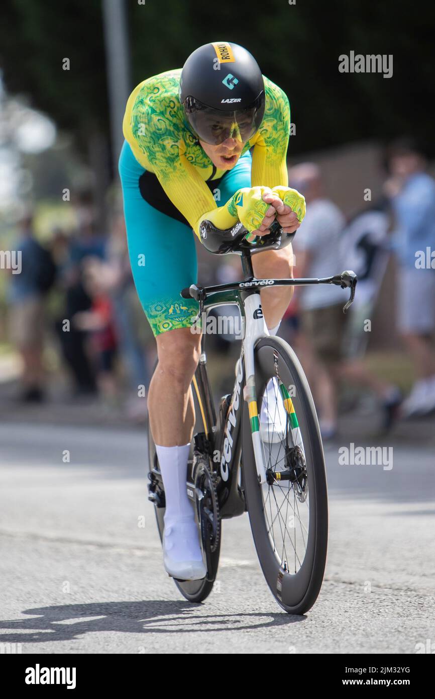 Birmingham Großbritannien. 04/08/2022, Commonwealth Games 2022, Birmingham, Großbritannien. 4. August 2022. Rohan Dennis (Australien) gewinnt Gold im Männer-Radfahrzeitfahren. Kredit: Anthony Wallbank/Alamy Live Nachrichten Stockfoto