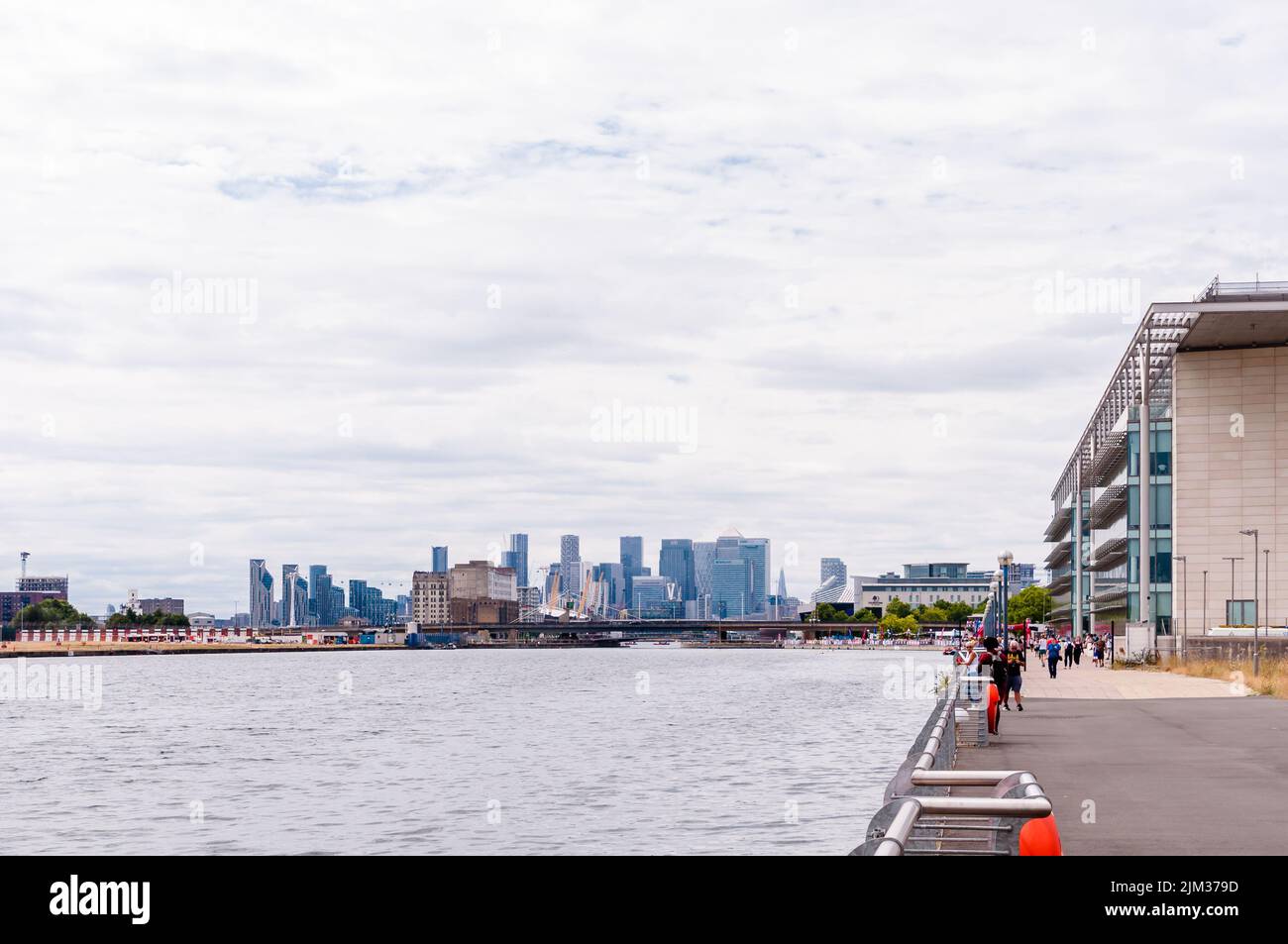 Die Royal Docks ein spektakuläres Finale, wenn die Zielveranstaltung des Clipper Round the World Yacht Race neben dem Royal Albert Dock stattfindet Stockfoto