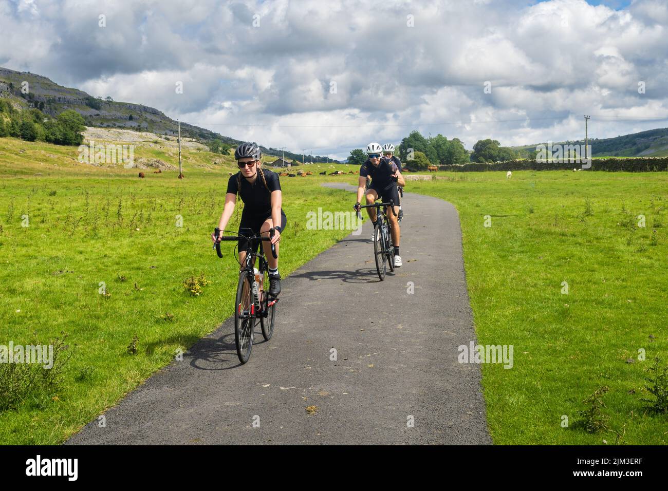 31.07.2022 Ingleton, North Yorkshire, UK Radfahrer auf der Oddies Lane oberhalb von Ingleton in den Yorkshire Dales Stockfoto