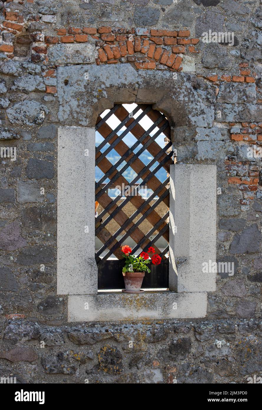 Die Burg wurde von König Bela IV. Im 13.. Jahrhundert nach dem Einmarsch der Tataren aus der Mitgift seiner Frau erbaut Stockfoto