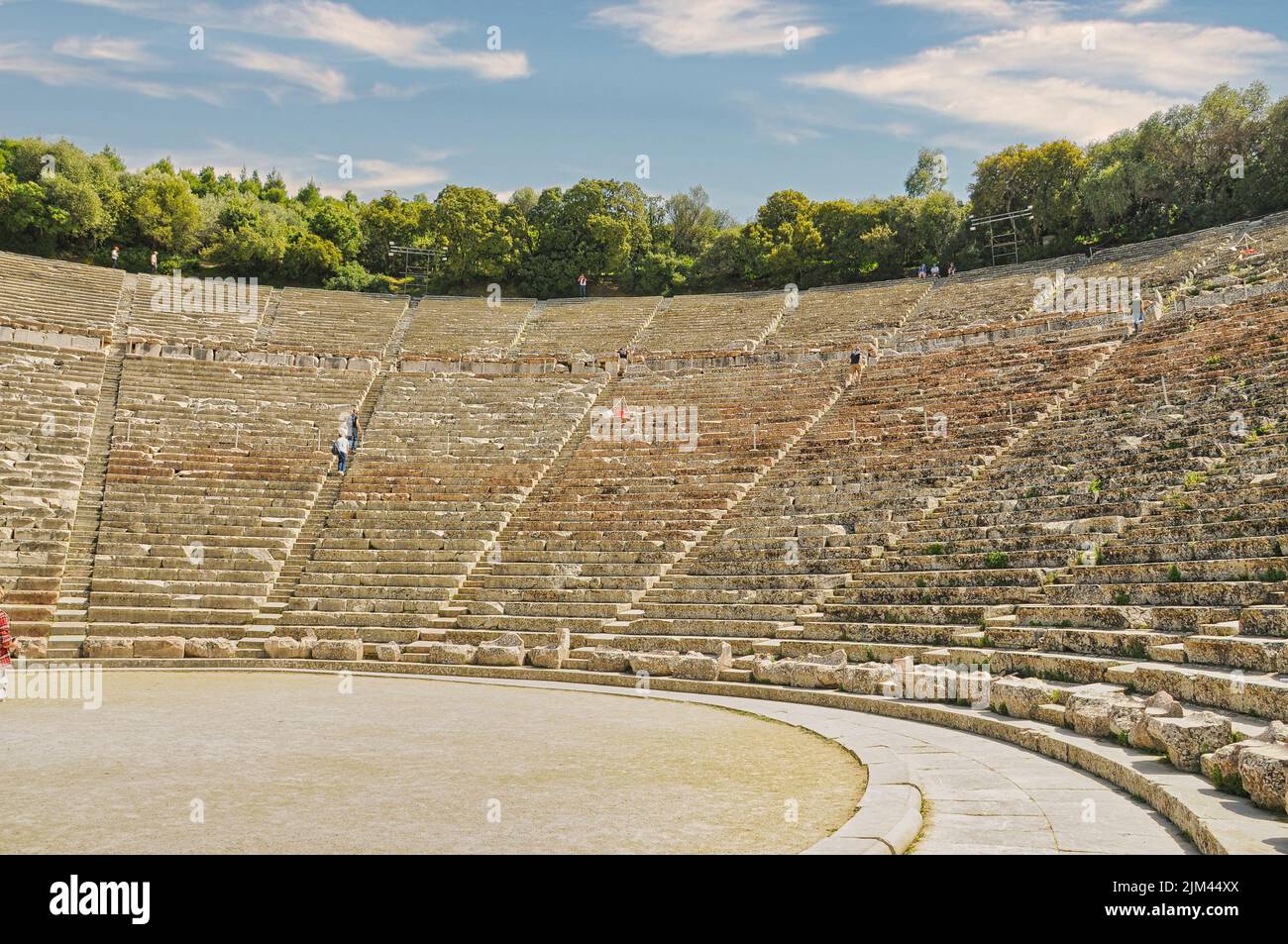 Epidaurus, Griechenland. 3. März 2010: Das antike Theater von Epidaurus oder Epidavros, Präfektur Argolida, Peloponnes, Griechenland. Stockfoto