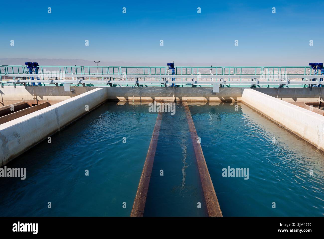 Tanks in einer Wasseraufbereitungsanlage in Arequipa, Peru Stockfoto