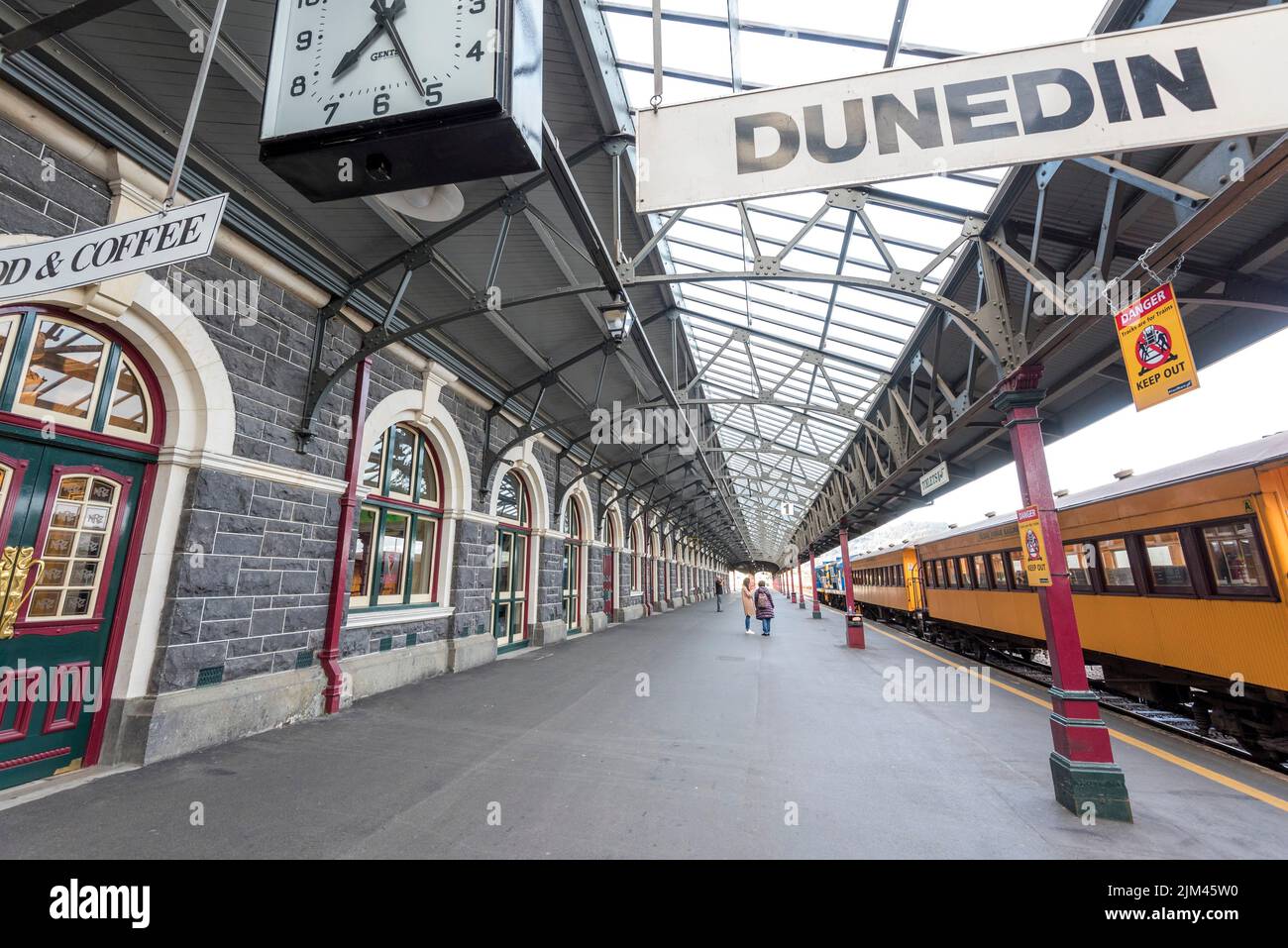 Die Hauptplattform des Bahnhofs Dunedin, Südinsel, Neuseeland Stockfoto