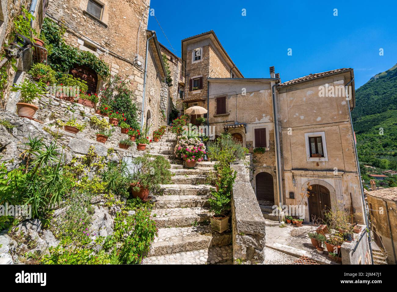 Das schöne Dorf San Donato Val di Comino, in der Provinz Frosinone, Latium, Mittelitalien. Stockfoto