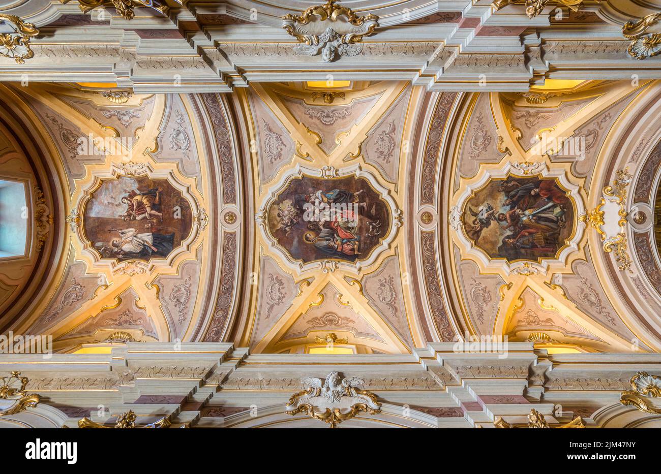 Das herrliche Gewölbe in der Kirche Santuario di San Donato, im Dorf San Donato Val di Comino, in der Provinz Frosinone, Latium, Zentral IT Stockfoto