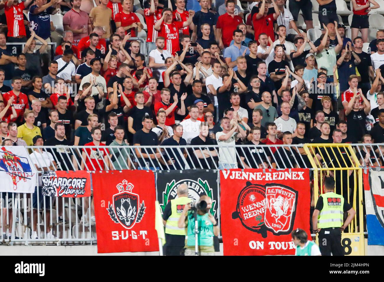 BELGRAD, SERBIEN - 4. AUGUST: Während des dritten Qualifikationsrunden-Spiels der UEFA Europa Conference League zwischen FK Cukaricki und FC Twente im Stadion FK Partizan am 4. August 2022 in Belgrad, Serbien (Foto: Nicola Krstic/Orange Picturs) Stockfoto