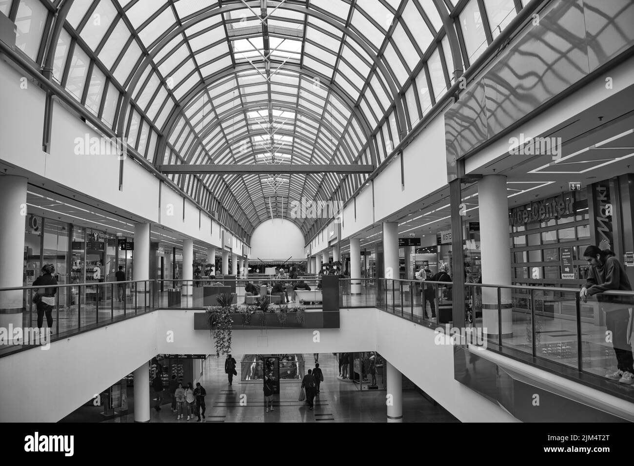 Köln Einkaufszentrum genannt Köln arcaden, schwarz-weiß Foto Stockfoto