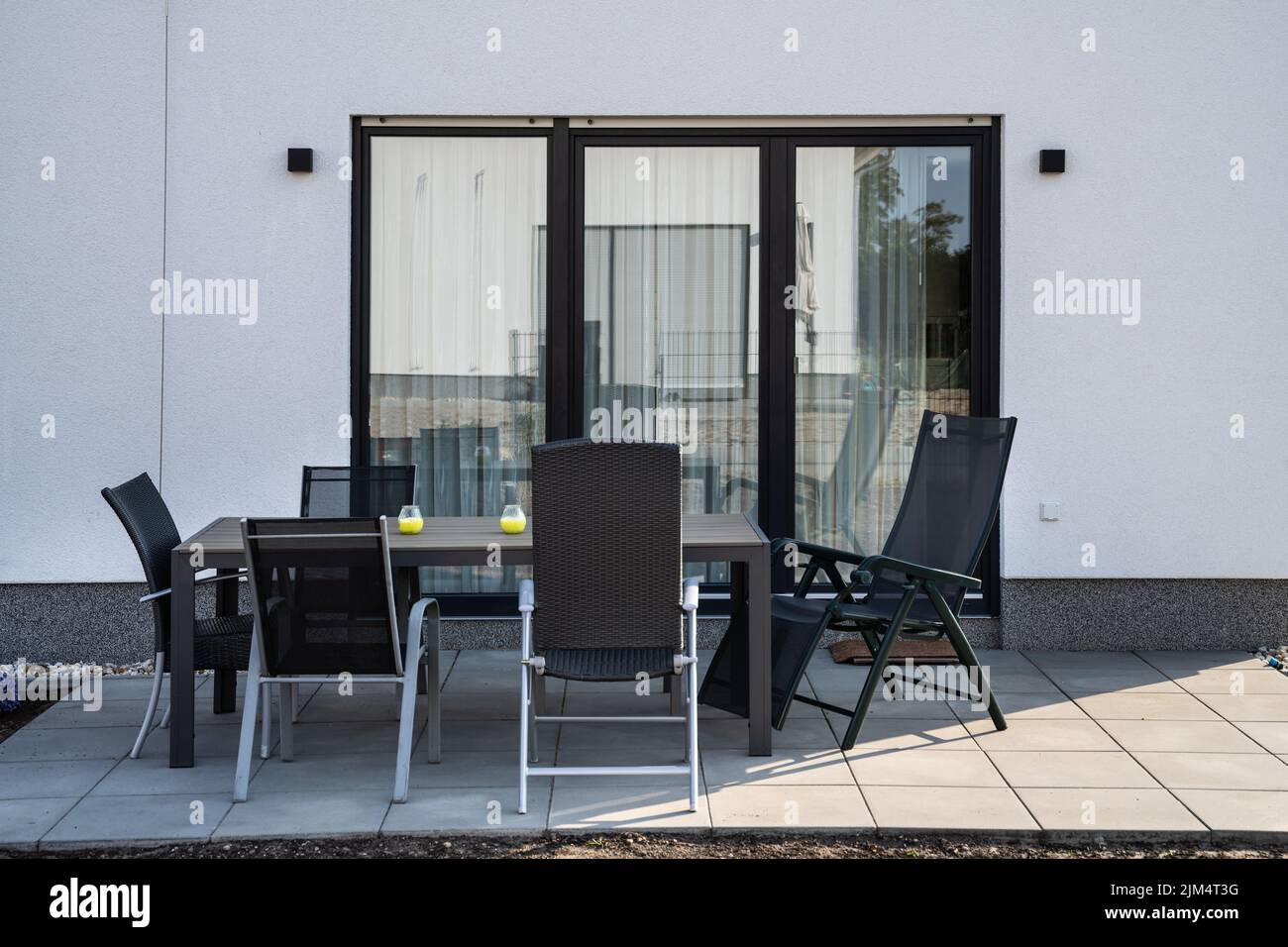 Moderne Private Veranda Tür. Außenansicht Eines Privaten Traums Stockfoto