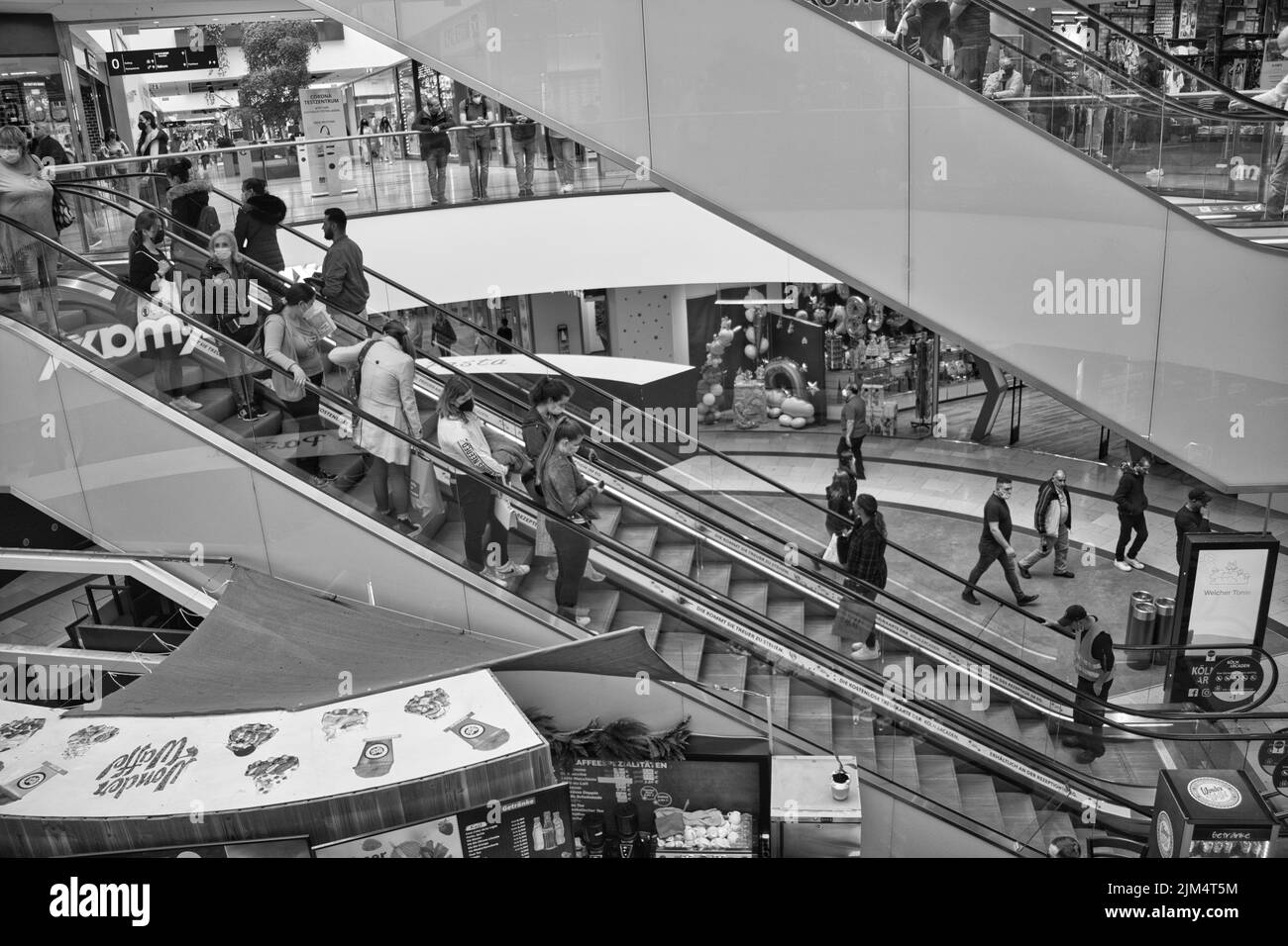 Köln Einkaufszentrum genannt Köln arcaden, schwarz-weiß Foto Stockfoto