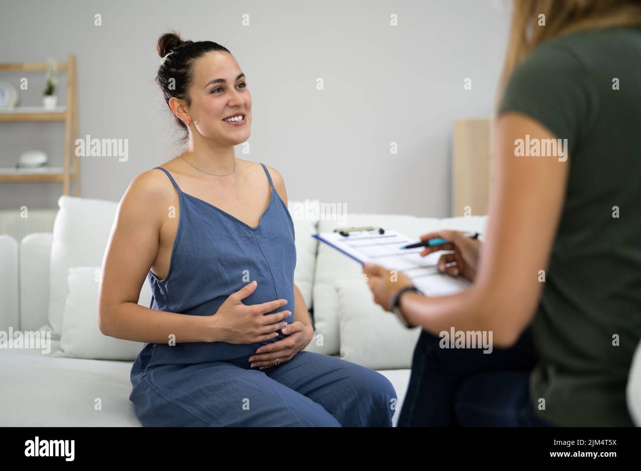 Schwangerschaft frauenarzt liege Fotos und Bildmaterial in hoher Auflösung Alamy