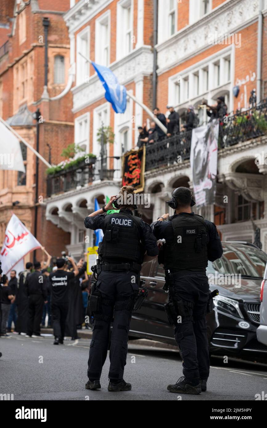 Protest islamischer Anhänger vor der Botschaft Kurdistans in London Stockfoto