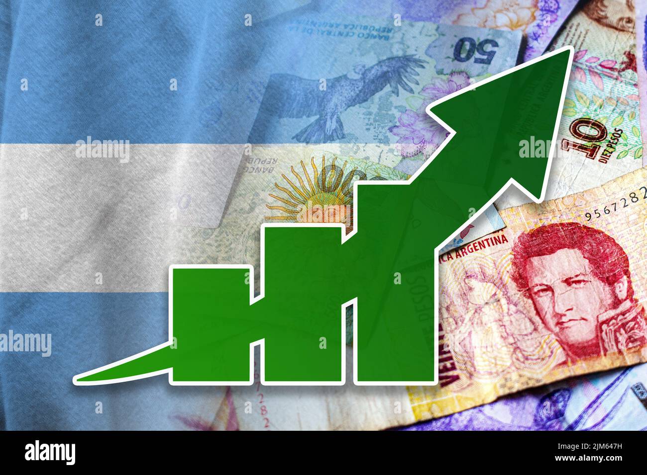 Wirtschaftsdiagramm: Aufwärtspfeil, Bargeld argentinischer Pesos und argentinische Flagge Stockfoto