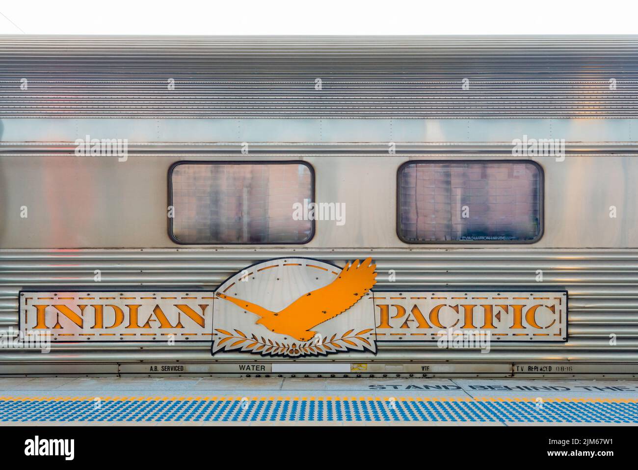 Der Indian Pacific Zug, der am Central Station in Sydney ankommt, nachdem er auf seiner regulären Reise von Perth, Westaustralien, 4352 Kilometer zurückgelegt hat Stockfoto