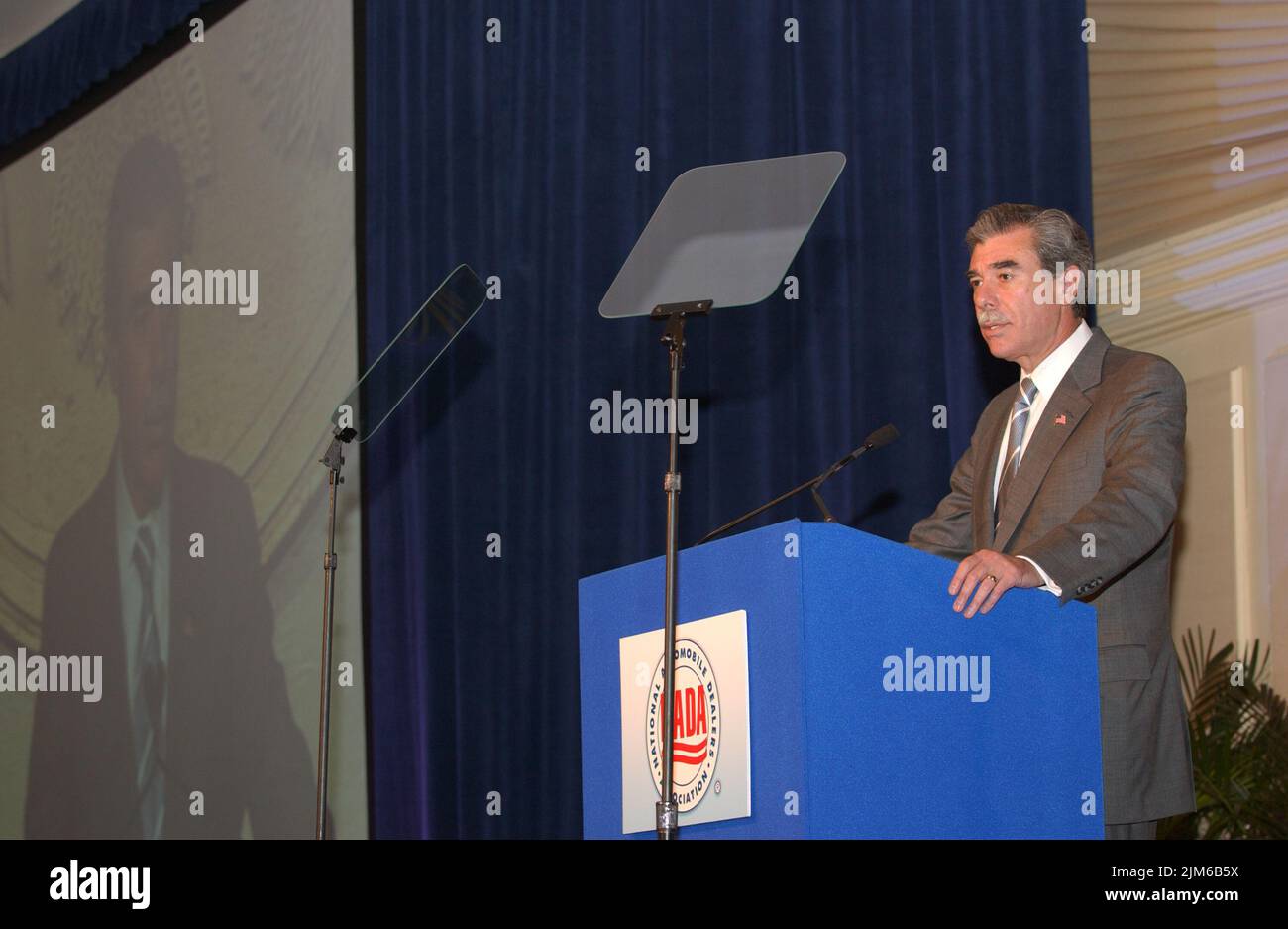 Büro des Sekretärs - Sekretär Carlos Gutierrez mit nationalen Autohändlern (Hurrikan Katrina) Stockfoto