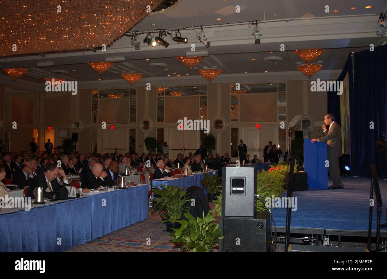 Büro des Sekretärs - Sekretär Carlos Gutierrez mit nationalen Autohändlern (Hurrikan Katrina) Stockfoto