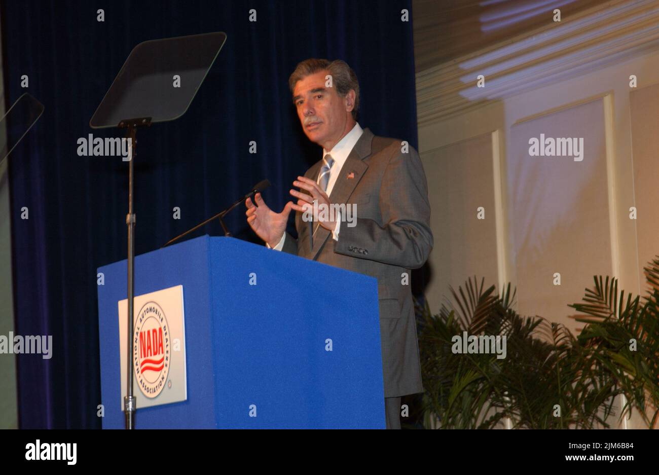 Büro des Sekretärs - Sekretär Carlos Gutierrez mit nationalen Autohändlern (Hurrikan Katrina) Stockfoto