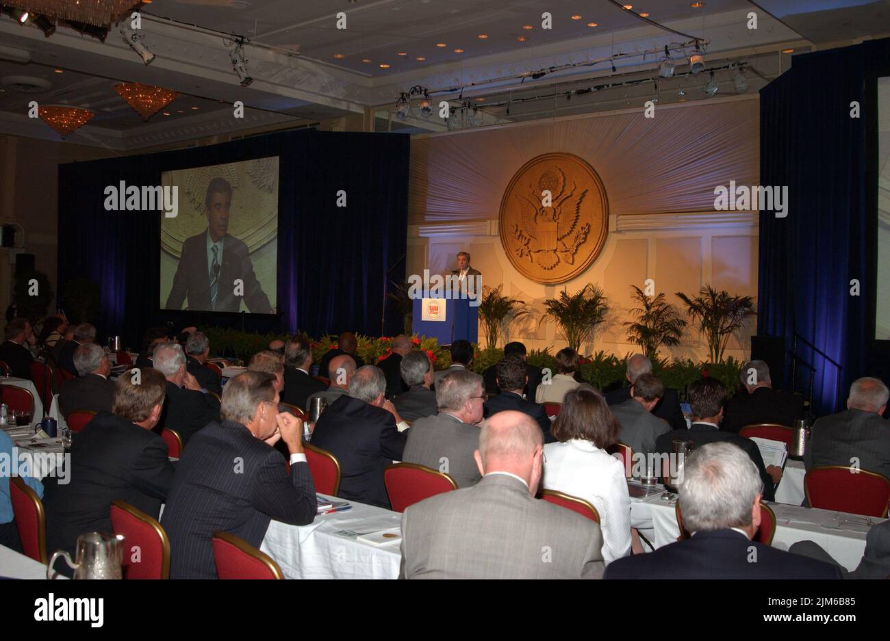 Büro des Sekretärs - Sekretär Carlos Gutierrez mit nationalen Autohändlern (Hurrikan Katrina) Stockfoto