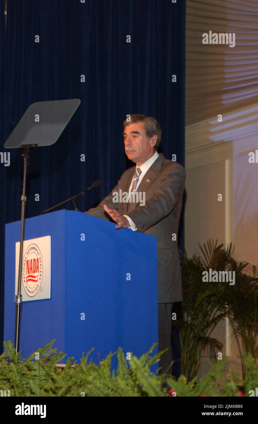 Büro des Sekretärs - Sekretär Carlos Gutierrez mit nationalen Autohändlern (Hurrikan Katrina) Stockfoto