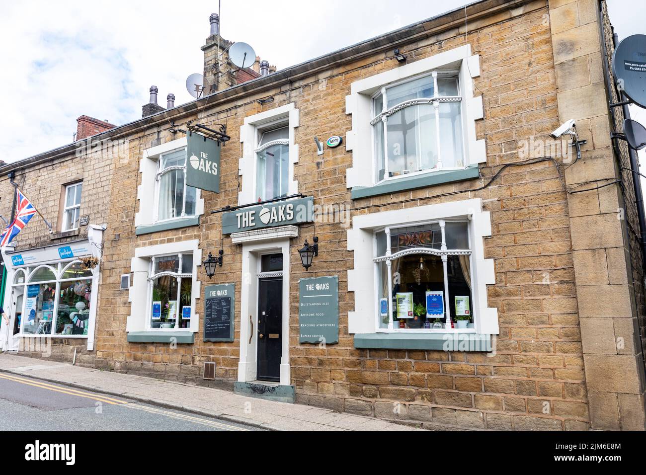 Ramsbottom, Bridge Street und The Oaks Public House Pub, Lancashire, England, Großbritannien, Sommer 2022 Stockfoto