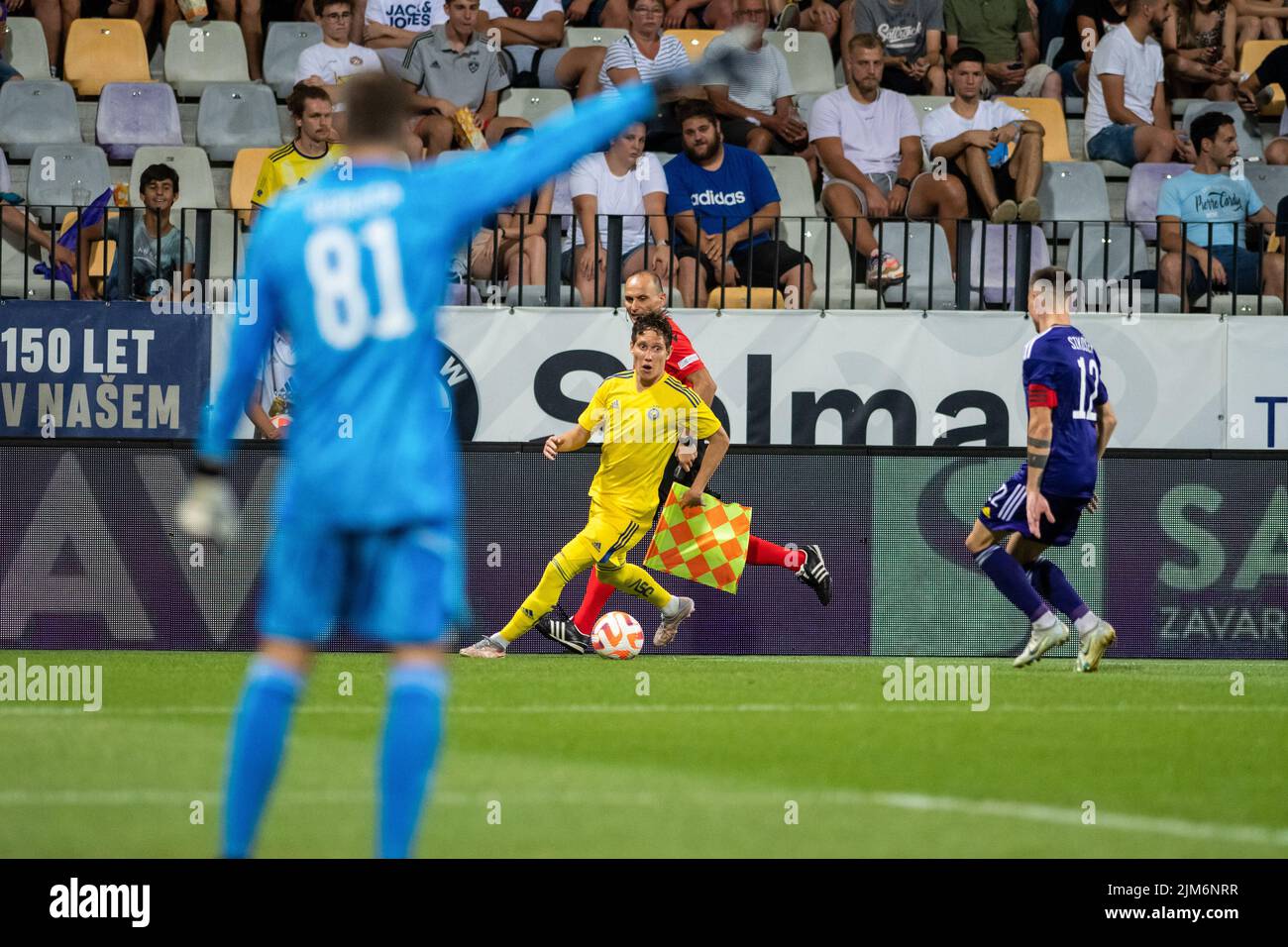 Maribor, Slowenien. 04. August 2022. David Browne (C) von der HJK Helsinki während der UEFA Europa League in Aktion gesehen Dritte Qualifikationsrunde, erstes Beinspiel im Stadion Ljudski vrt in Maribor.Endstand: NK Maribor 0:2 HJK Helsinki (Foto von Milos Vujinovic/SOPA Images/Sipa USA) Credit: SIPA USA/Alamy Live News Stockfoto