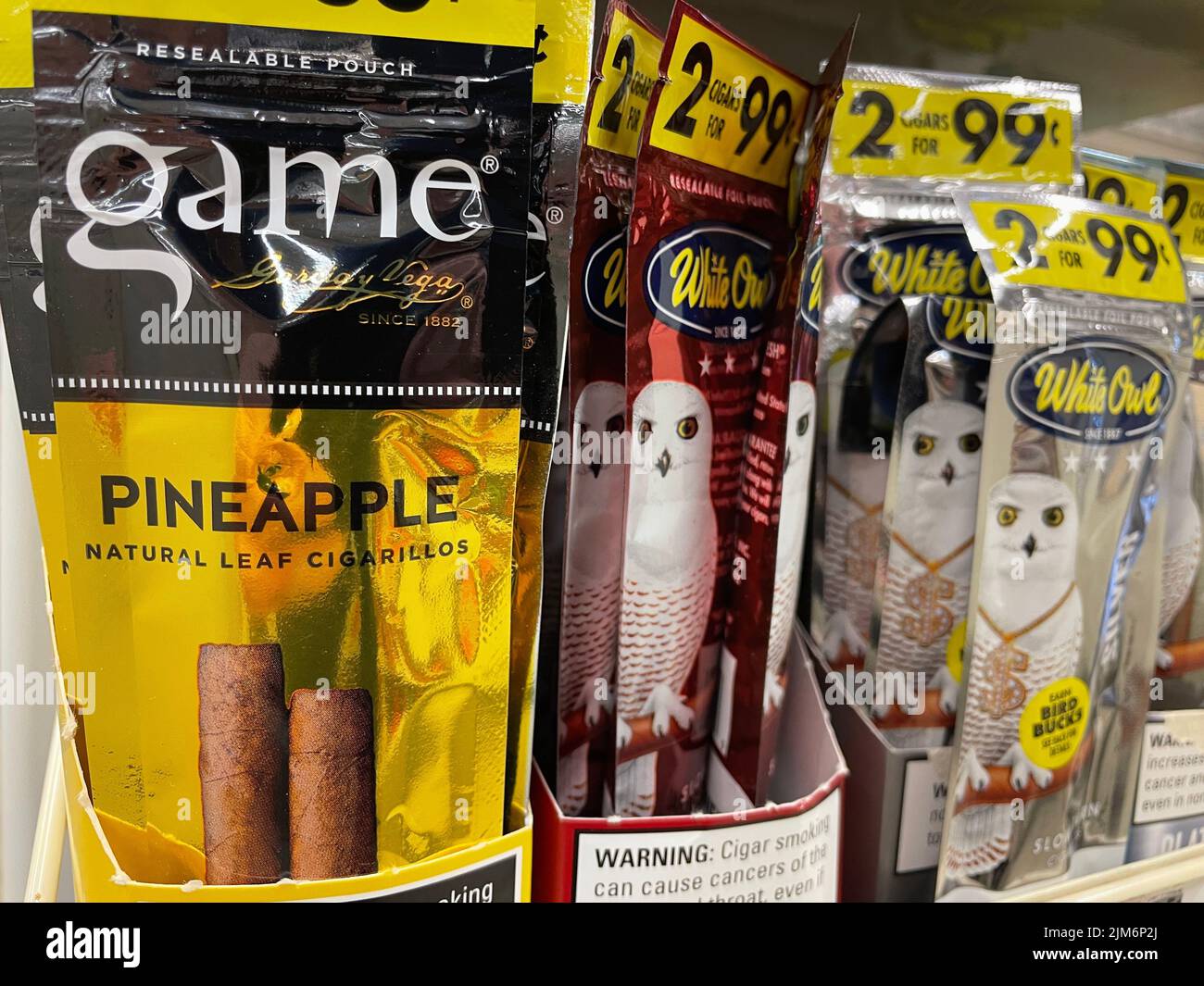 Grovetown, GA USA - 05 03 22: Aromatisierte Zigarren blunts in einem Einzelhandelsgeschäft Game Variety Stockfoto