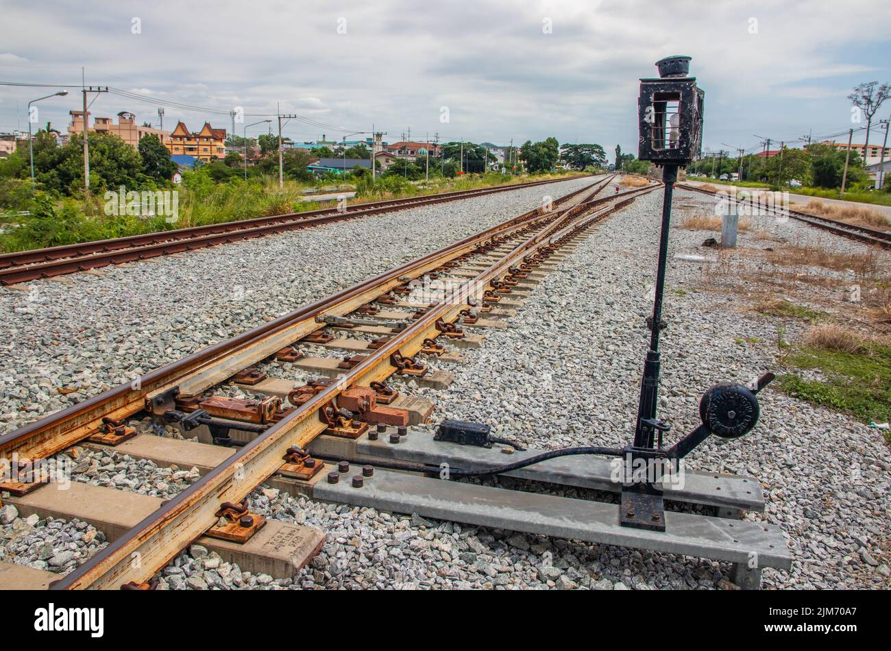 Ein Gleisbau in unmittelbarer Nähe eines Bahnhofs in Thailand Asien Stockfoto